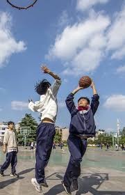 哈维·阿隆索的皇马困境：教练权威与球星共存的艺术