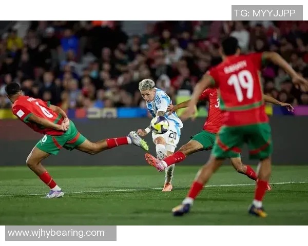 勇士助教代替科尔接受赛后采访：我上来是为了帮科尔省点钱